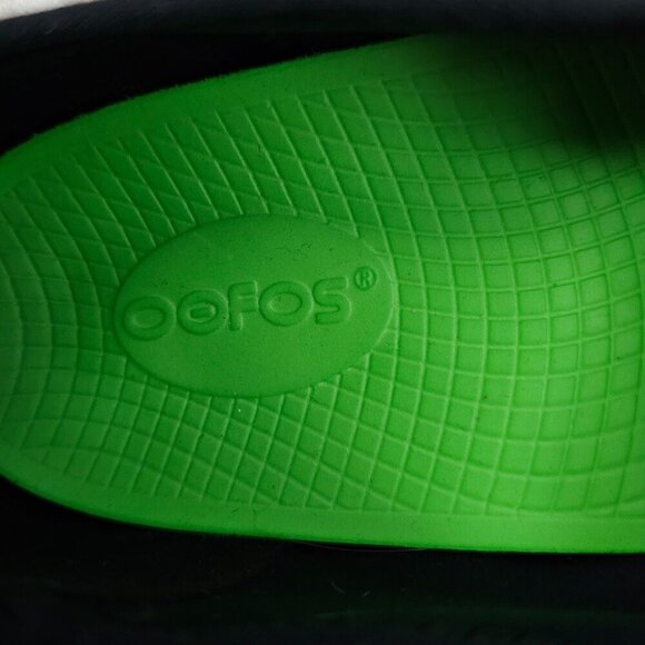 Oofos EEZEE LOW Women's Casual Slip On Black/White Sneaker Comfort Shoe - Picture 6 of 11